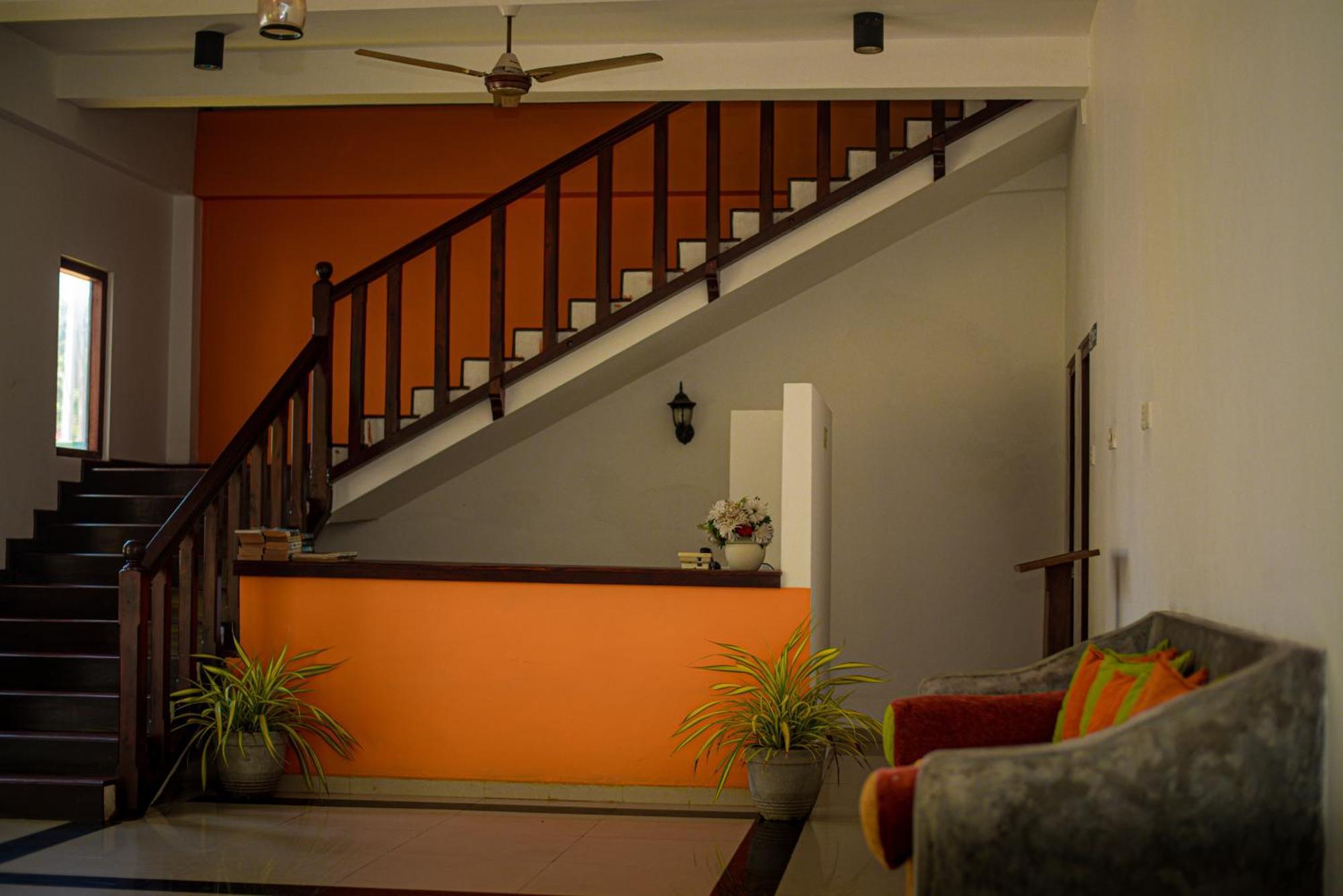Sundowners Guesthouse Hikkaduwa Bagian luar foto