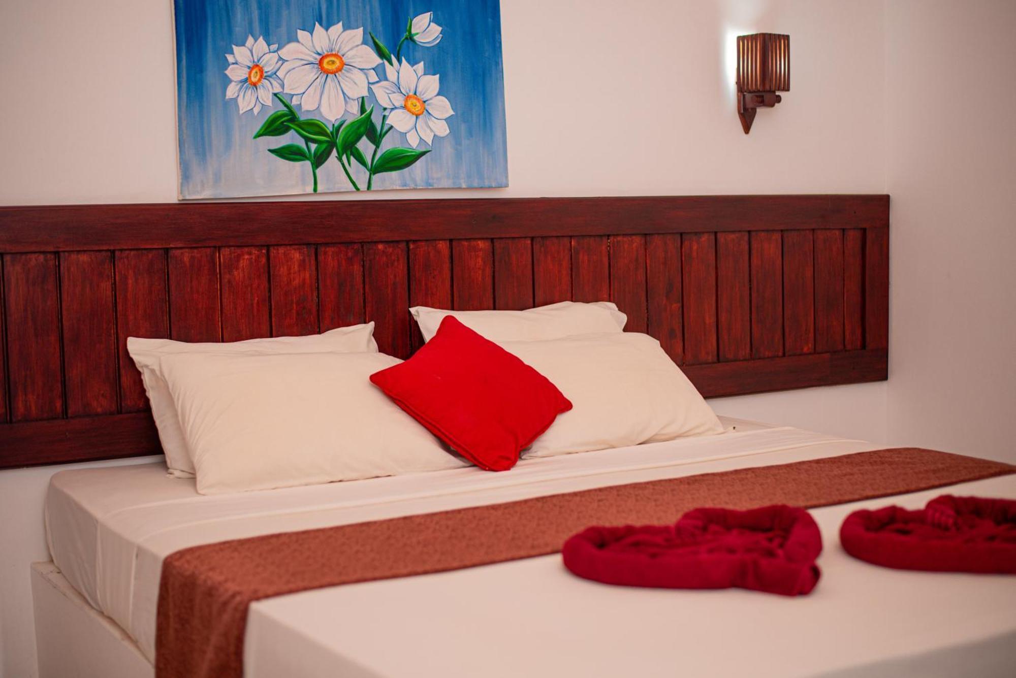Sundowners Guesthouse Hikkaduwa Bagian luar foto