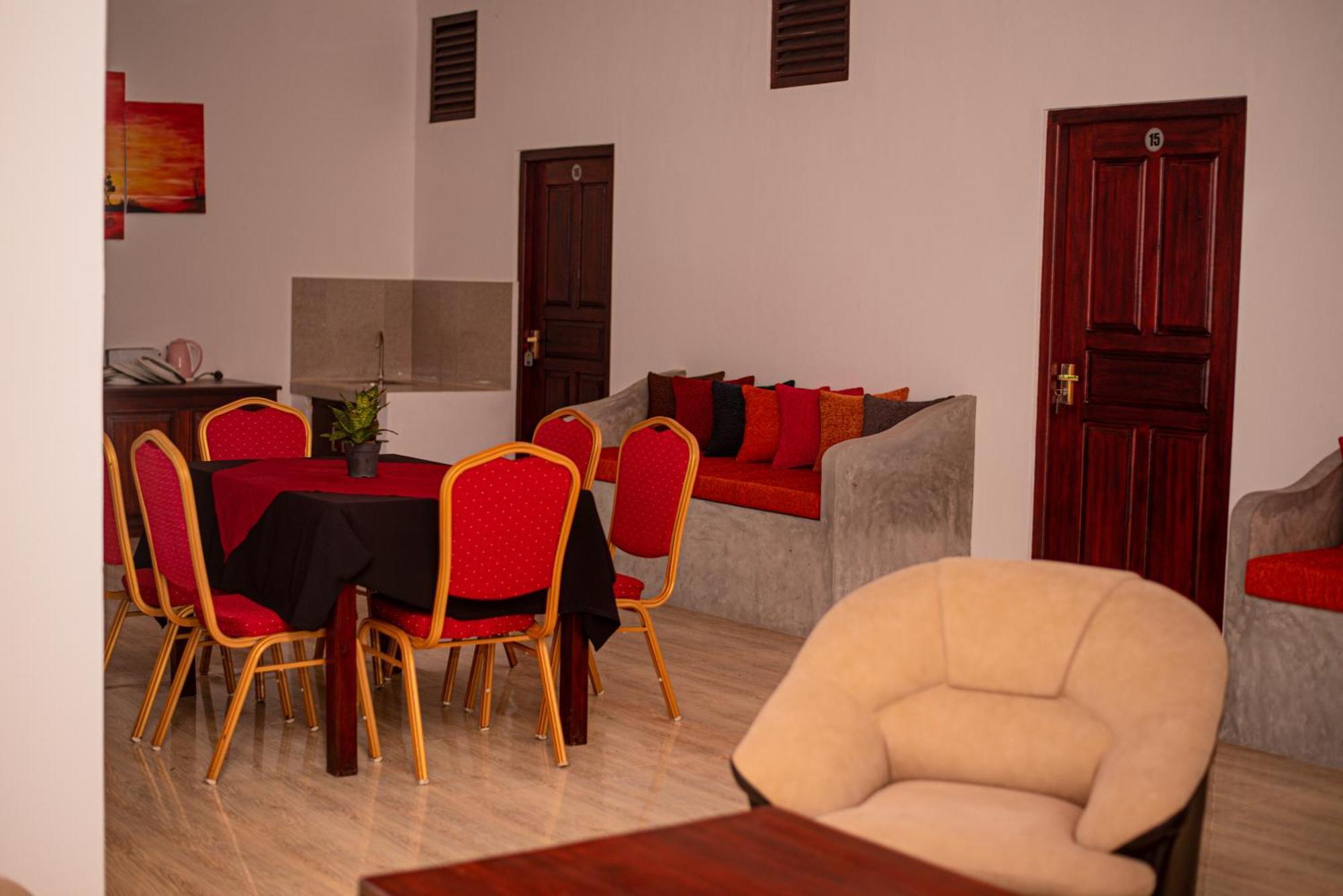 Sundowners Guesthouse Hikkaduwa Bagian luar foto