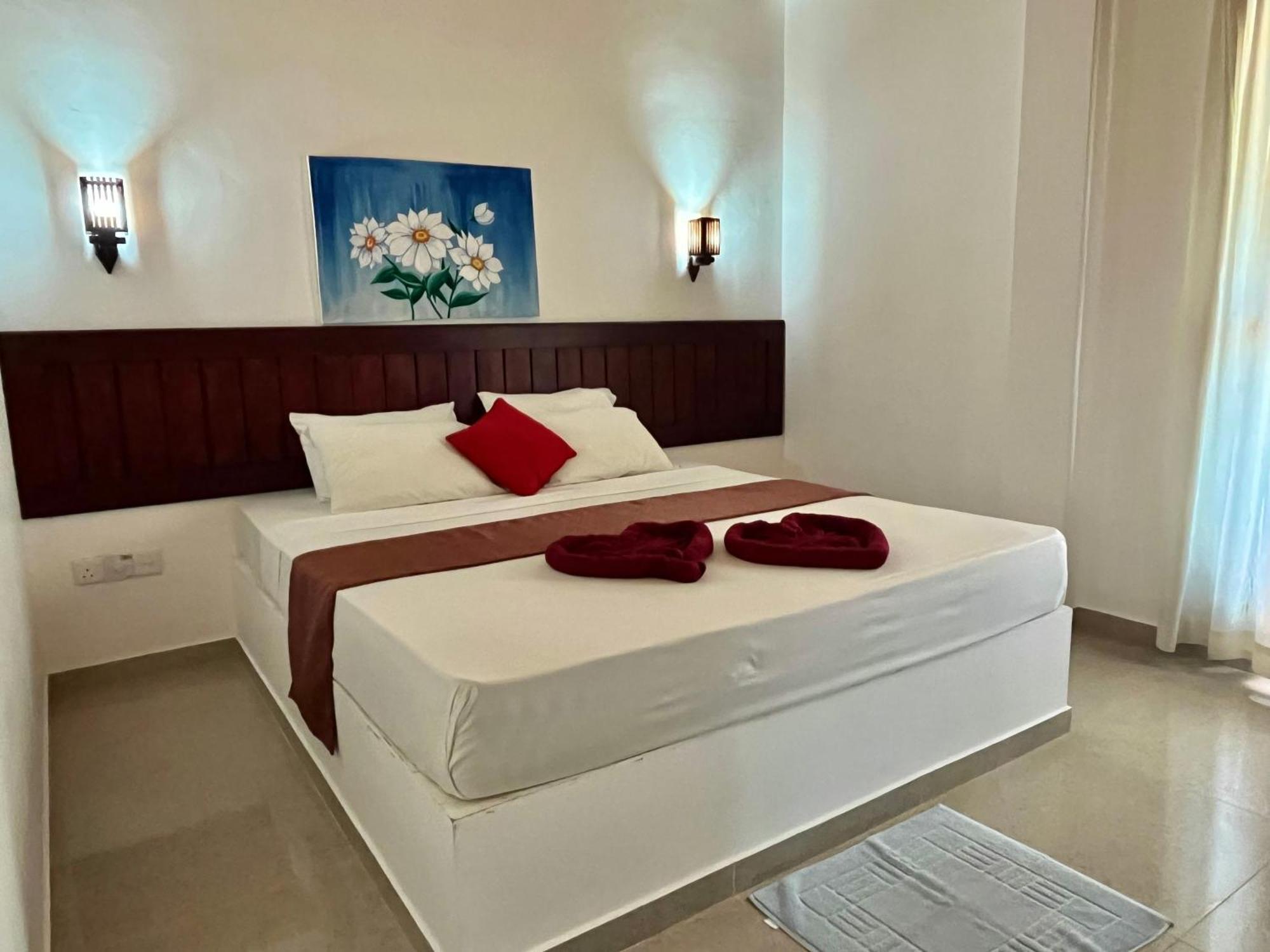 Sundowners Guesthouse Hikkaduwa Bagian luar foto