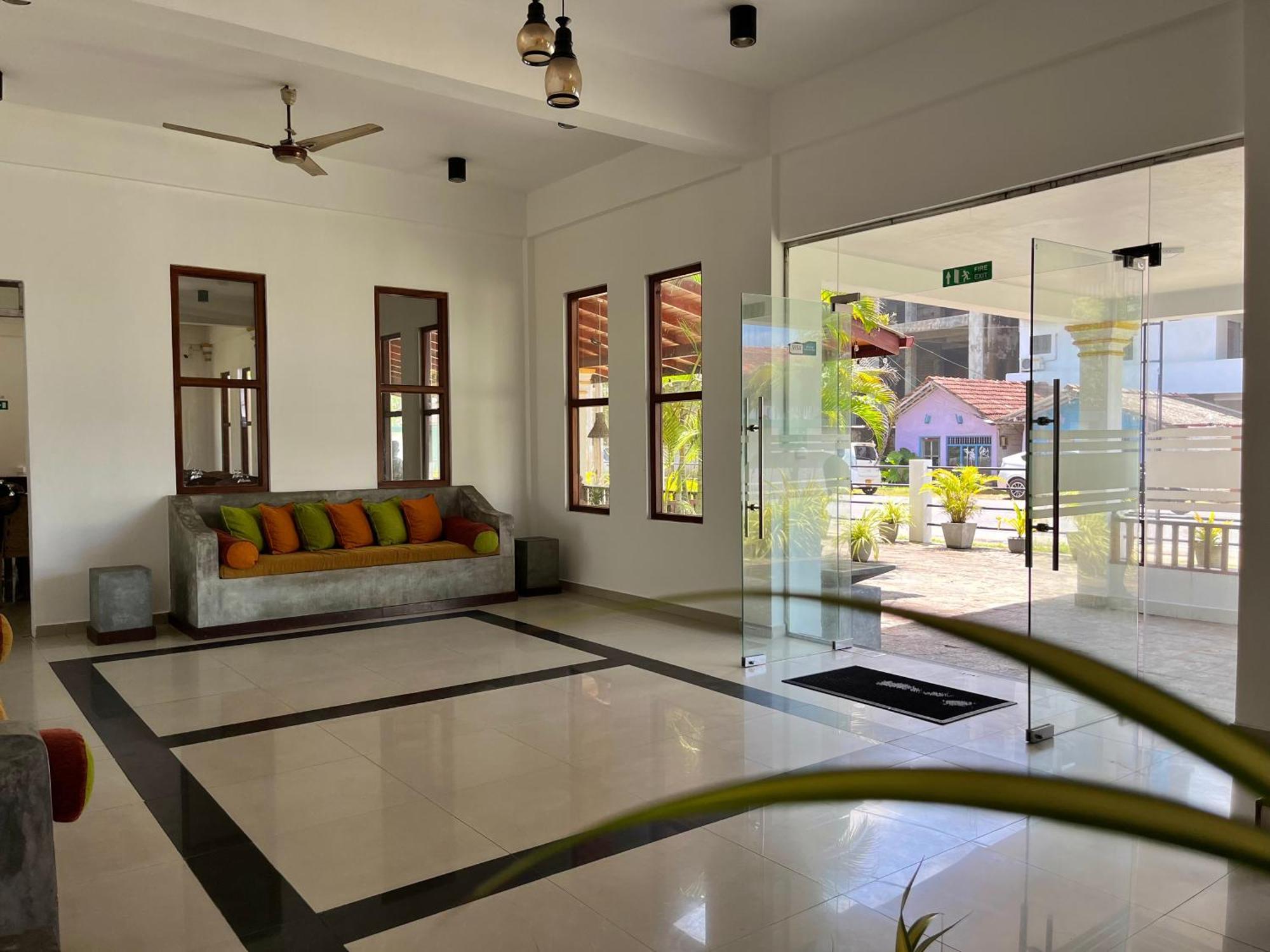 Sundowners Guesthouse Hikkaduwa Bagian luar foto