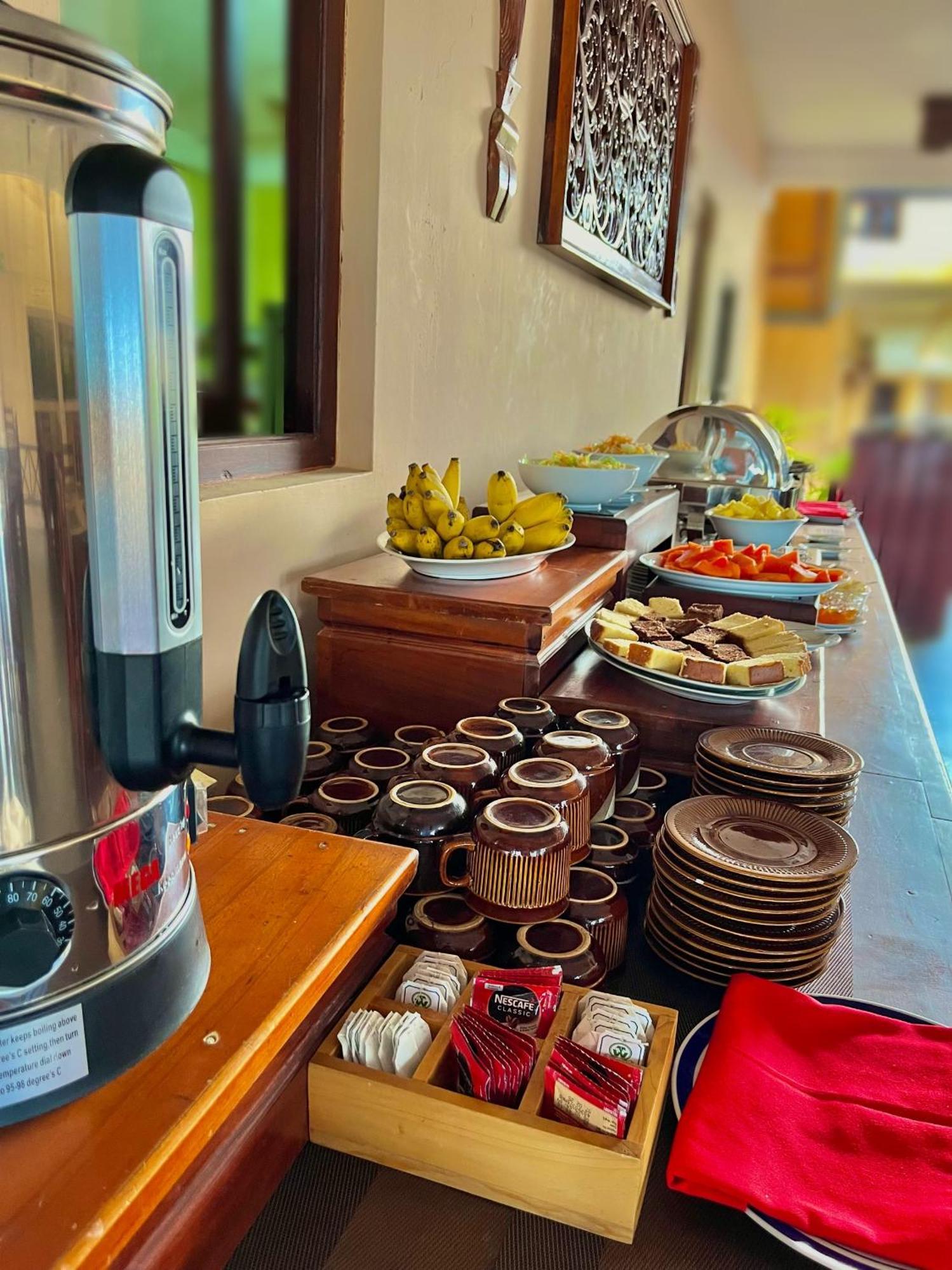 Sundowners Guesthouse Hikkaduwa Bagian luar foto