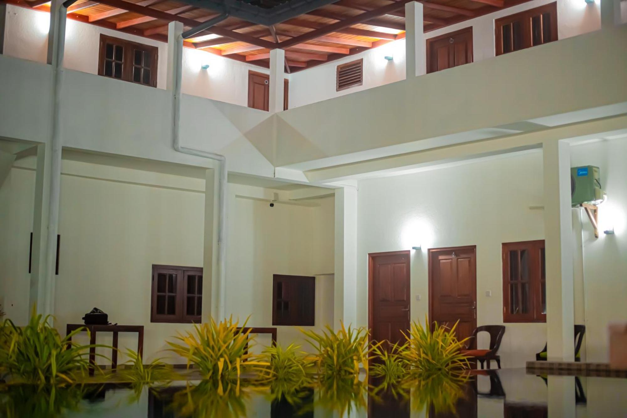 Sundowners Guesthouse Hikkaduwa Bagian luar foto