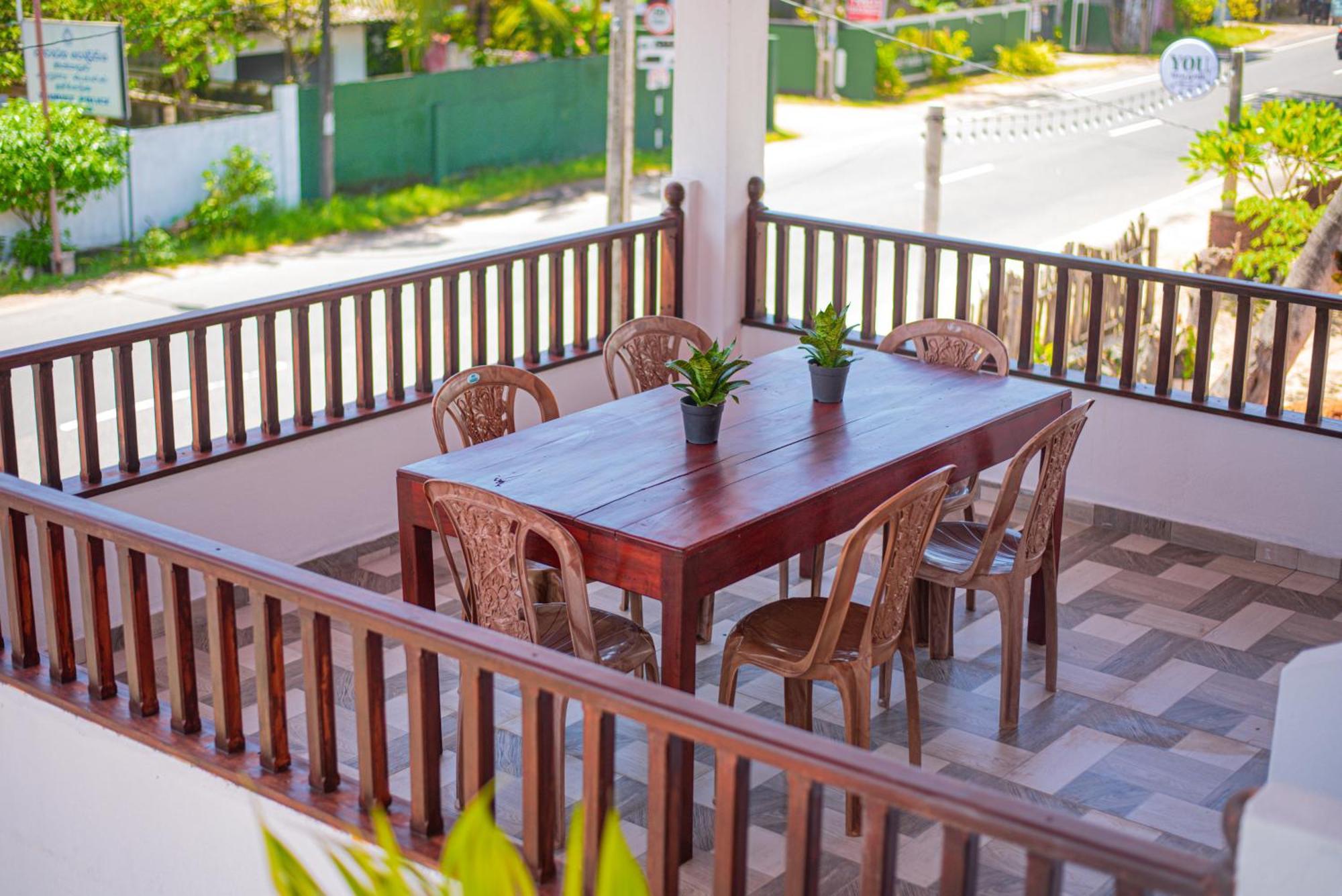 Sundowners Guesthouse Hikkaduwa Bagian luar foto