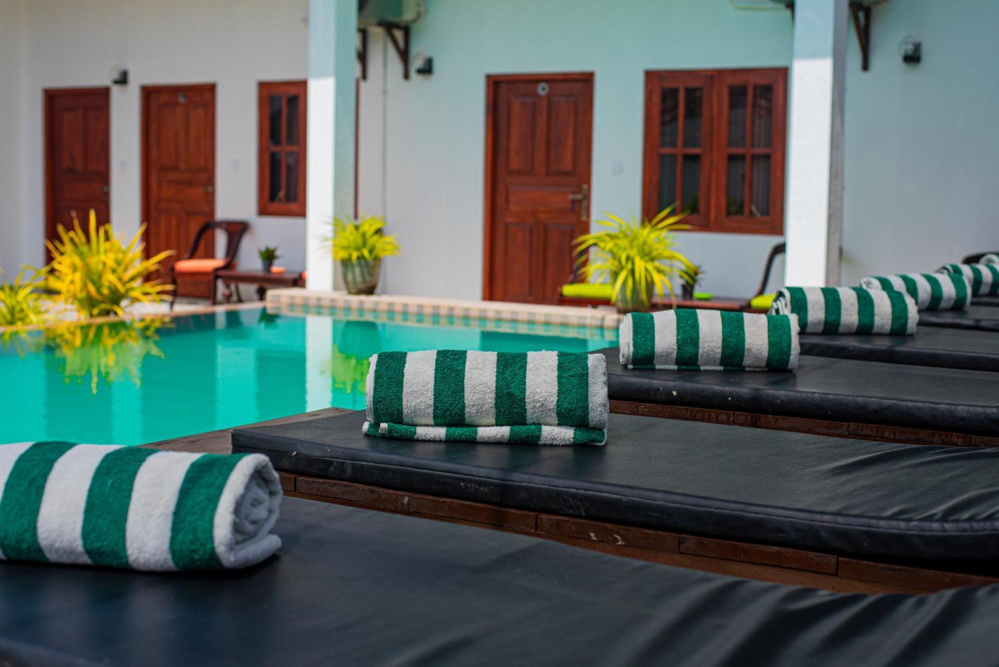 Sundowners Guesthouse Hikkaduwa Bagian luar foto