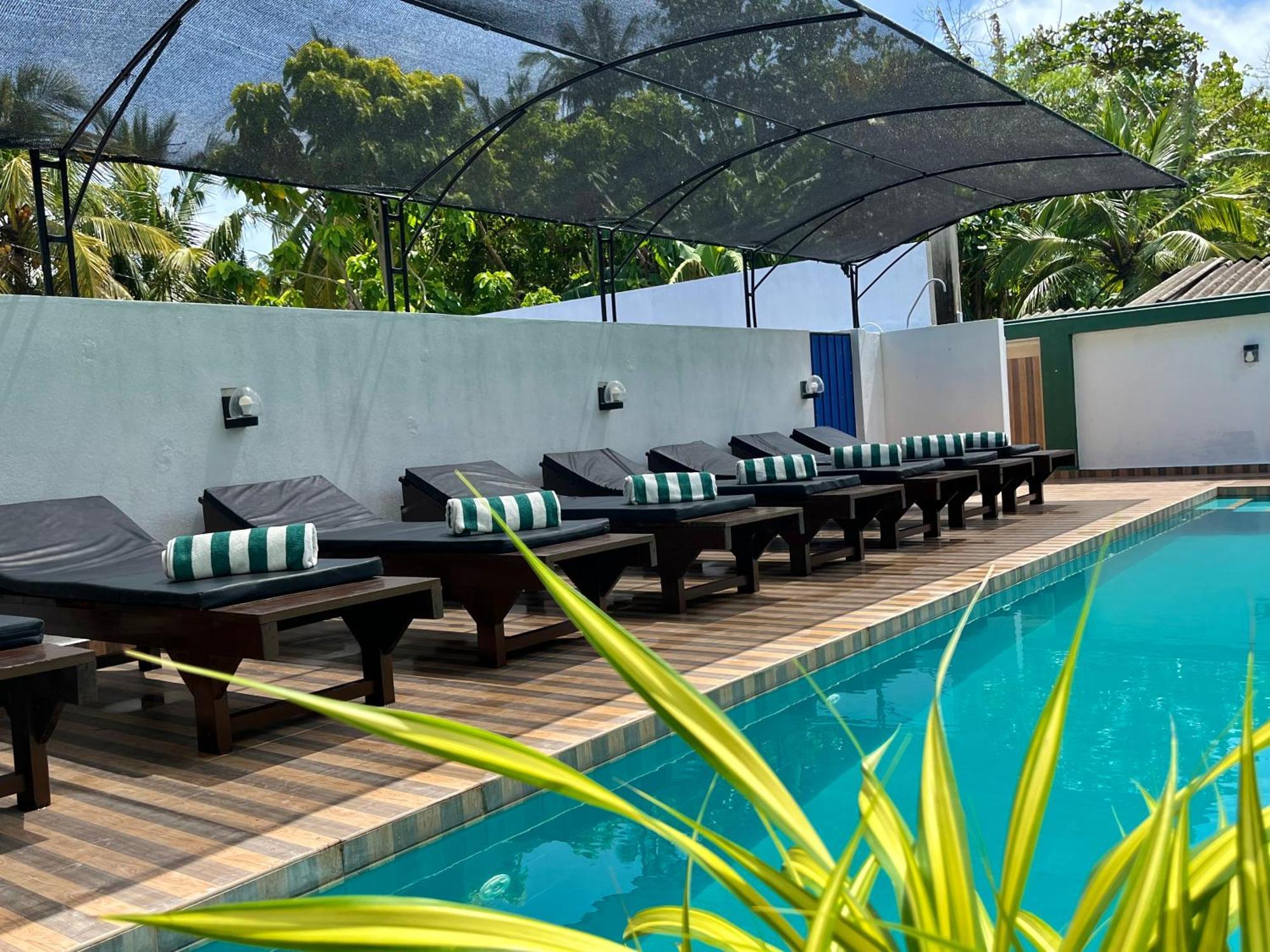 Sundowners Guesthouse Hikkaduwa Bagian luar foto