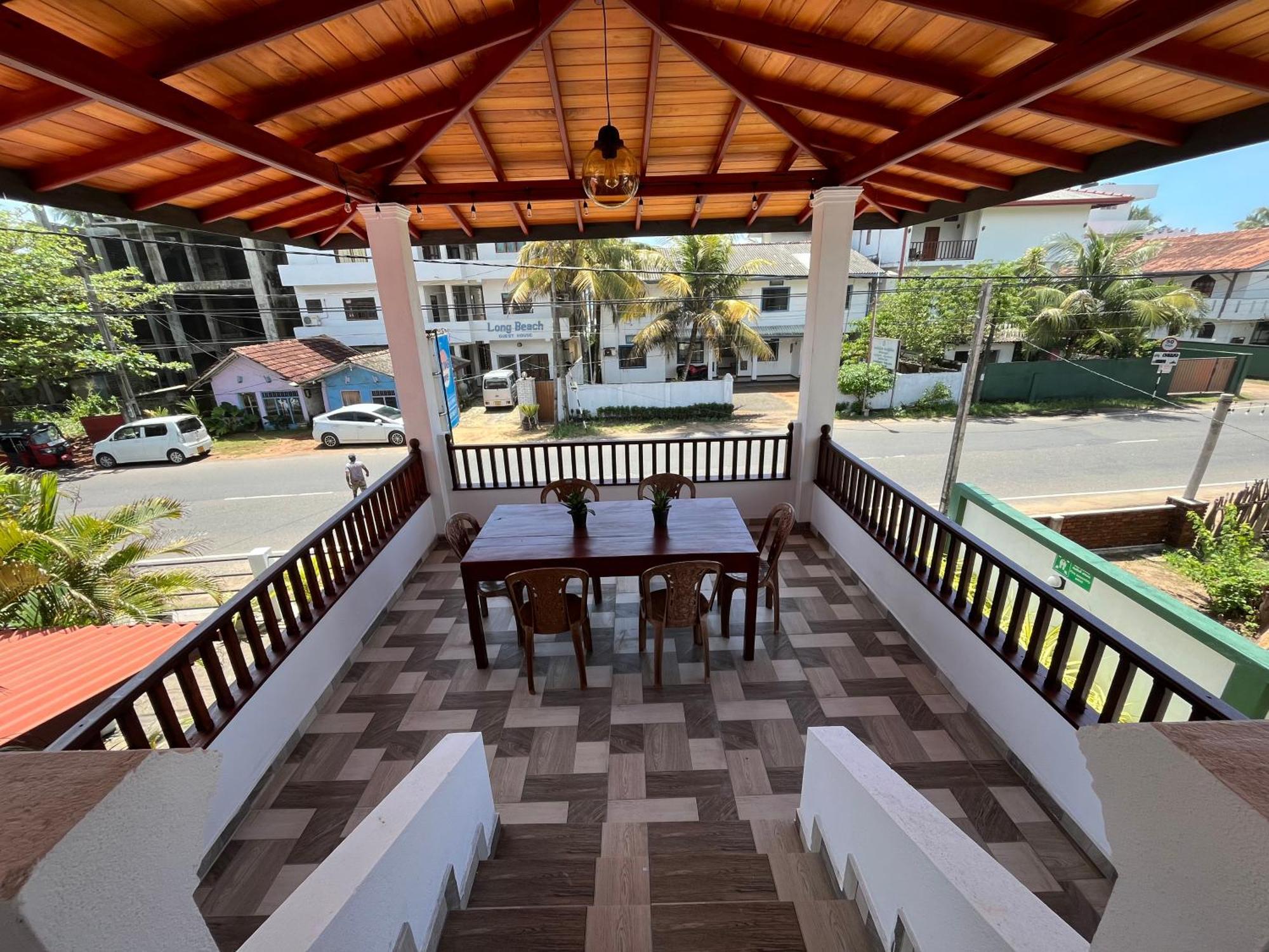 Sundowners Guesthouse Hikkaduwa Bagian luar foto