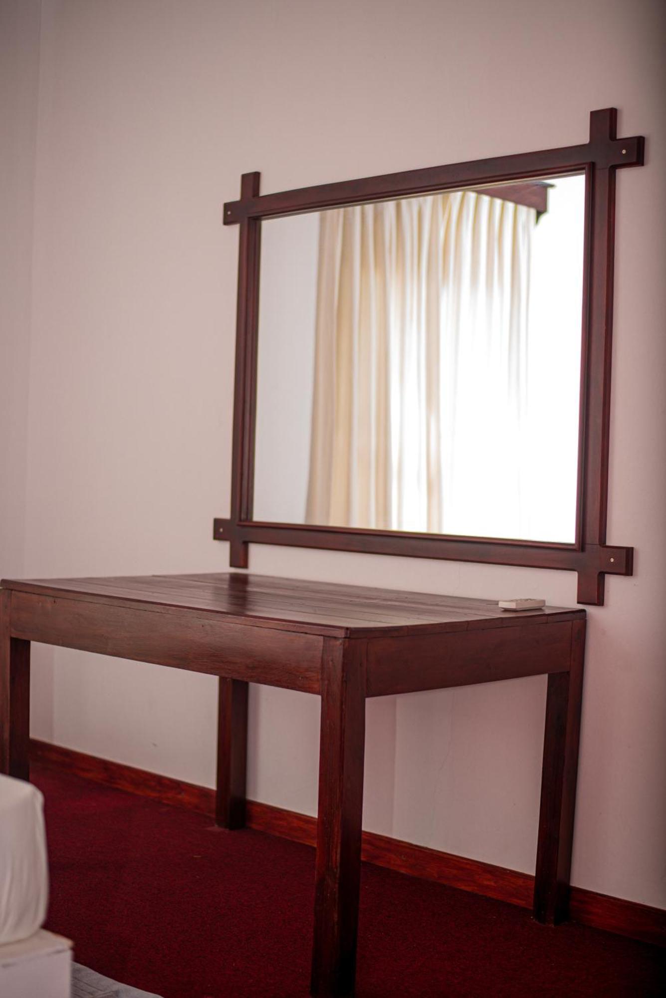 Sundowners Guesthouse Hikkaduwa Ruang foto