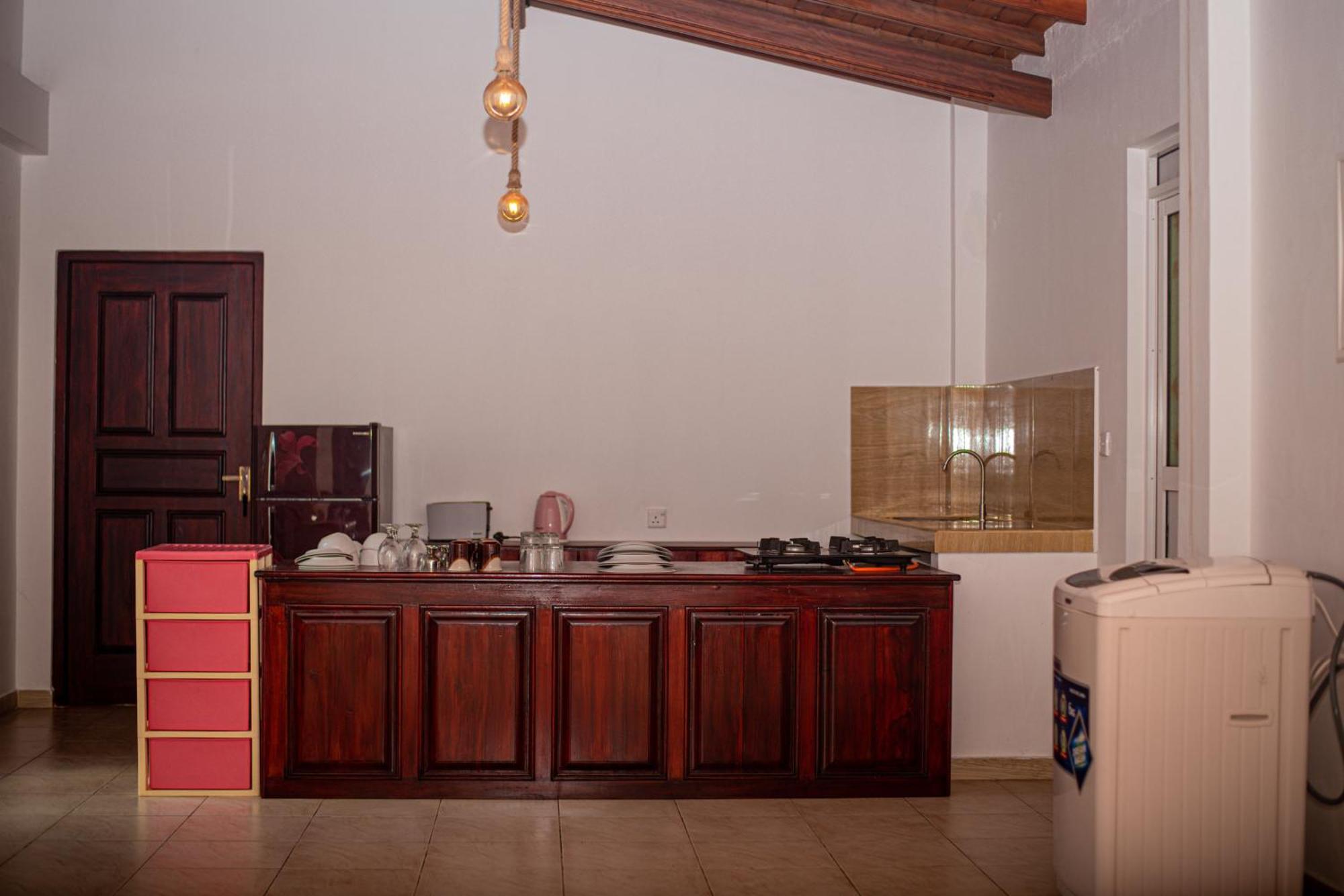 Sundowners Guesthouse Hikkaduwa Ruang foto