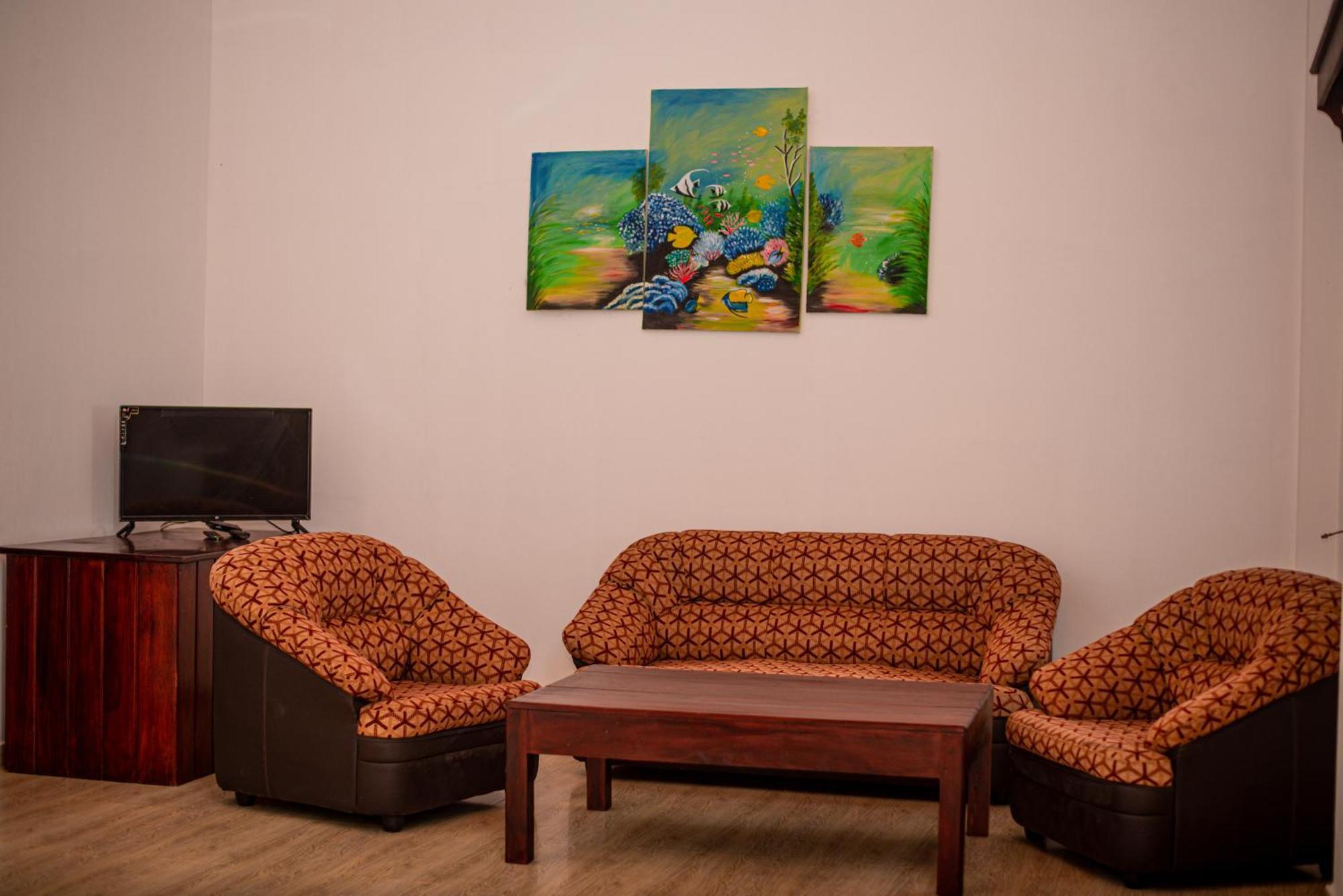 Sundowners Guesthouse Hikkaduwa Ruang foto