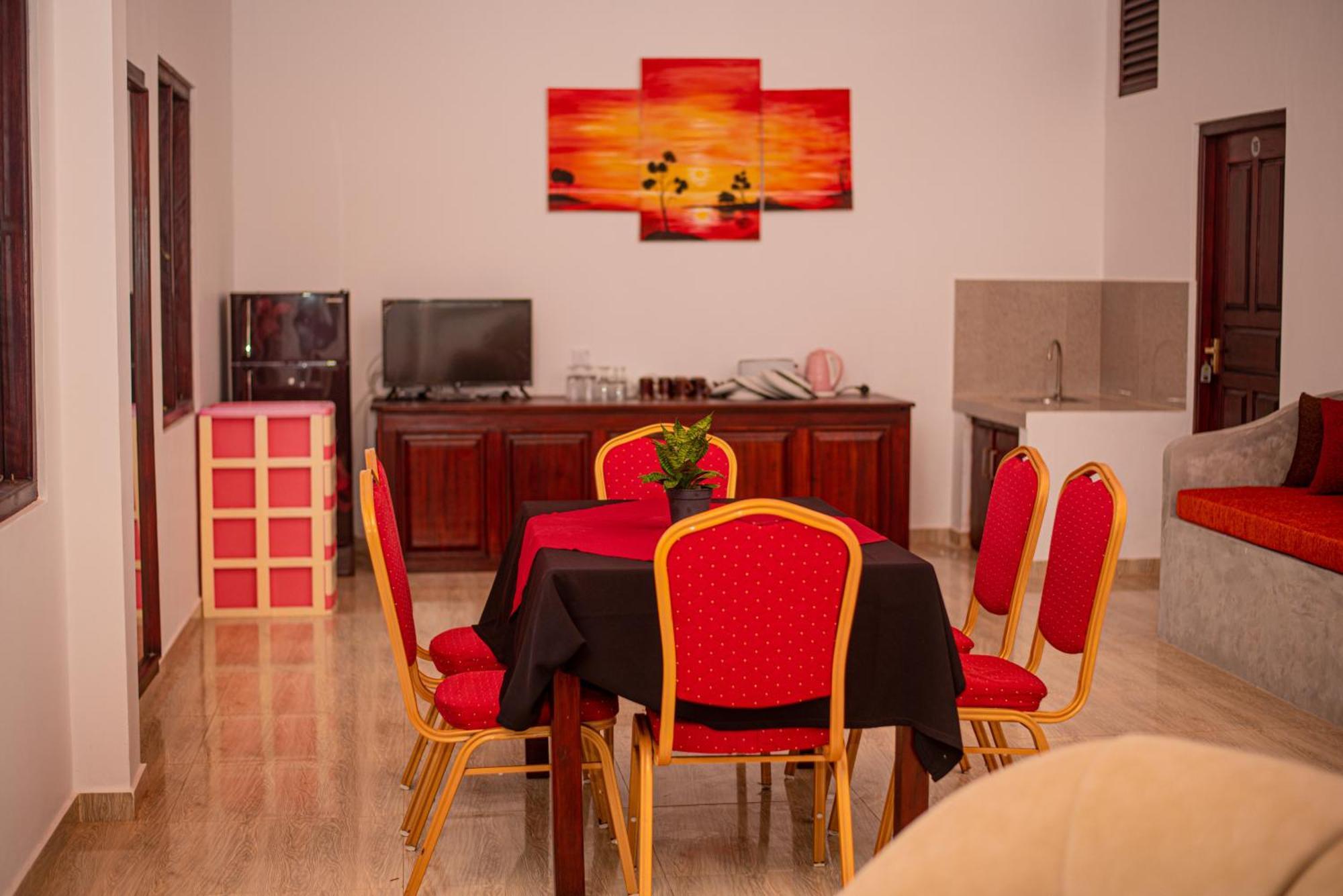 Sundowners Guesthouse Hikkaduwa Bagian luar foto